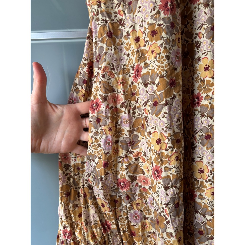 Madewell Puff-Sleeve Open-Back Midi
Dress in Floral Field Floral Cottagecore 4 - Picture 7 of 14